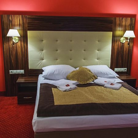 Hotel Pikul Pulawy Ngoại thất bức ảnh