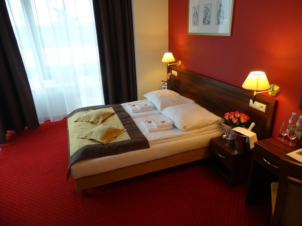 Hotel Pikul Pulawy Ngoại thất bức ảnh