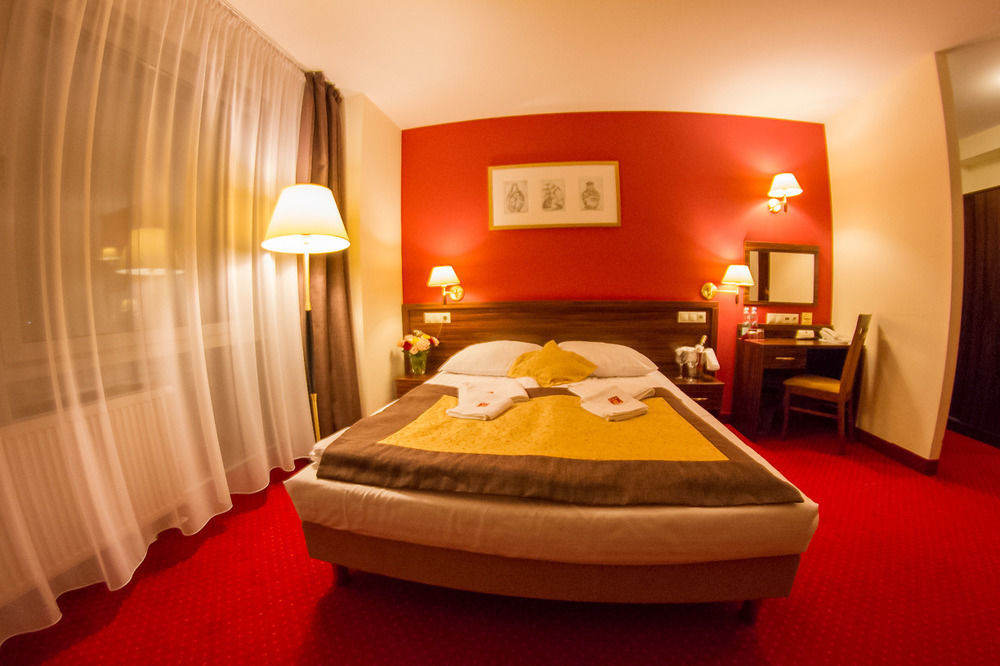 Hotel Pikul Pulawy Ngoại thất bức ảnh