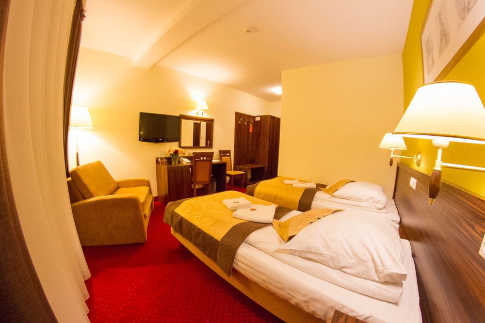 Hotel Pikul Pulawy Ngoại thất bức ảnh