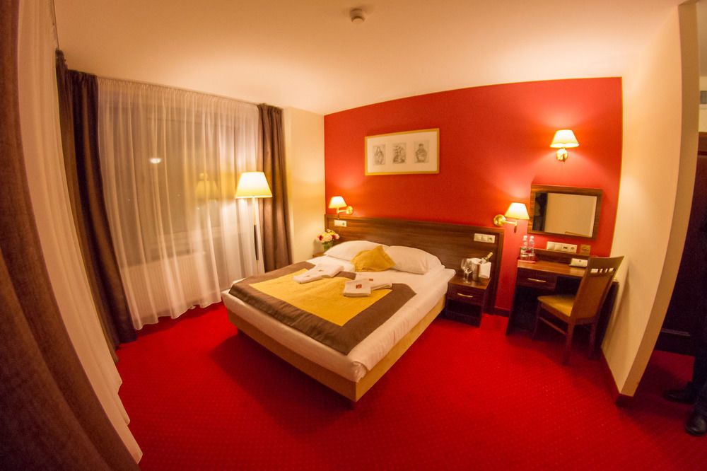 Hotel Pikul Pulawy Ngoại thất bức ảnh