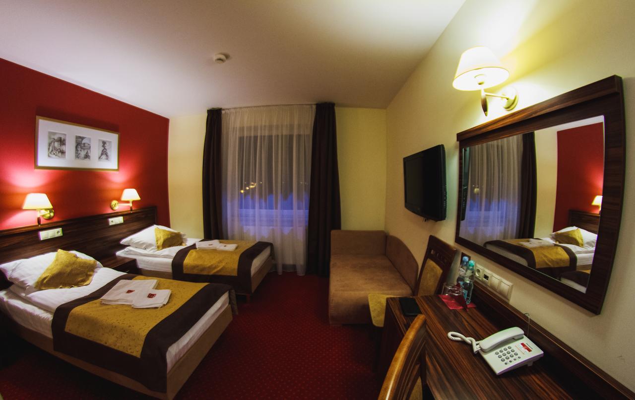 Hotel Pikul Pulawy Ngoại thất bức ảnh