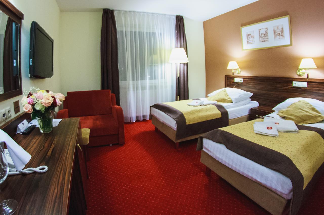 Hotel Pikul Pulawy Ngoại thất bức ảnh