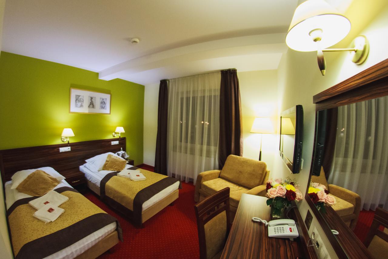 Hotel Pikul Pulawy Ngoại thất bức ảnh