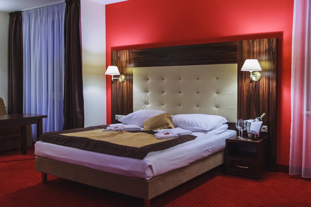 Hotel Pikul Pulawy Ngoại thất bức ảnh