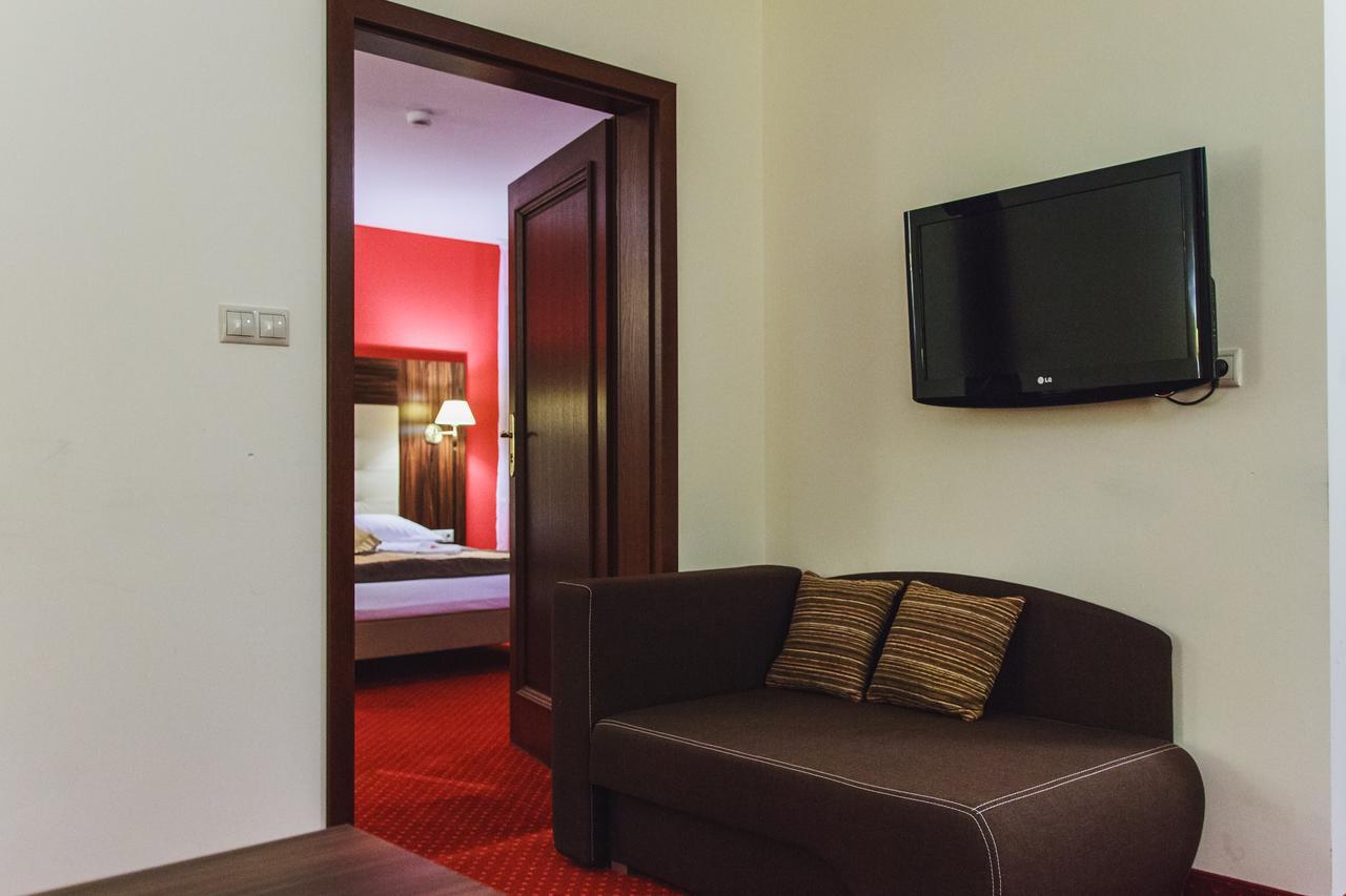 Hotel Pikul Pulawy Ngoại thất bức ảnh