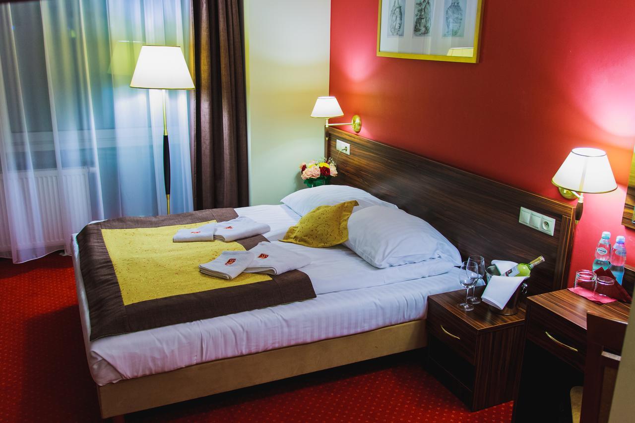Hotel Pikul Pulawy Ngoại thất bức ảnh