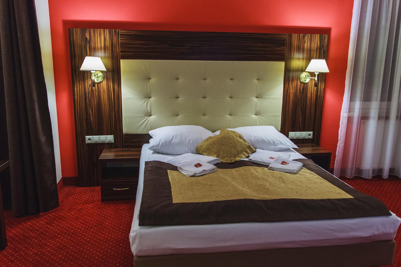 Hotel Pikul Pulawy Ngoại thất bức ảnh