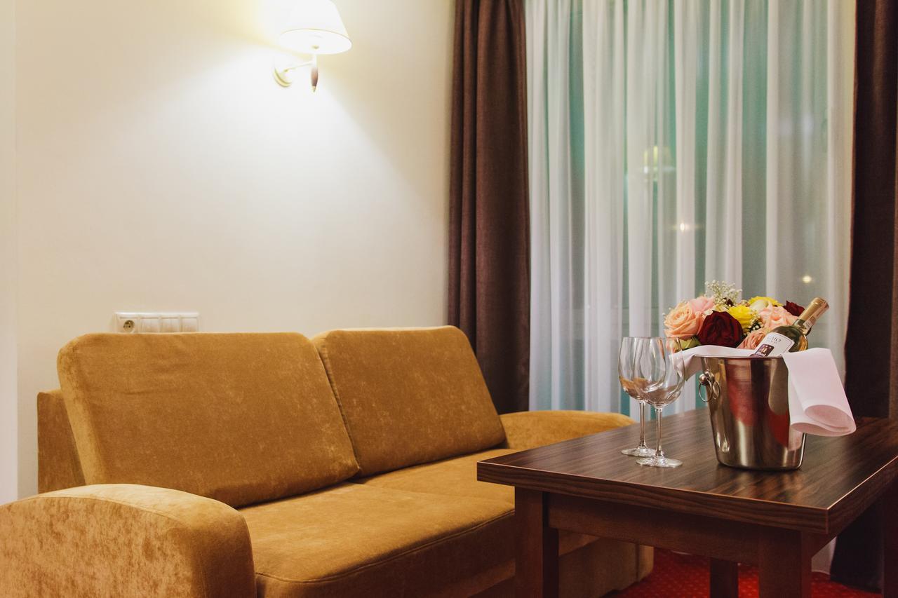 Hotel Pikul Pulawy Ngoại thất bức ảnh