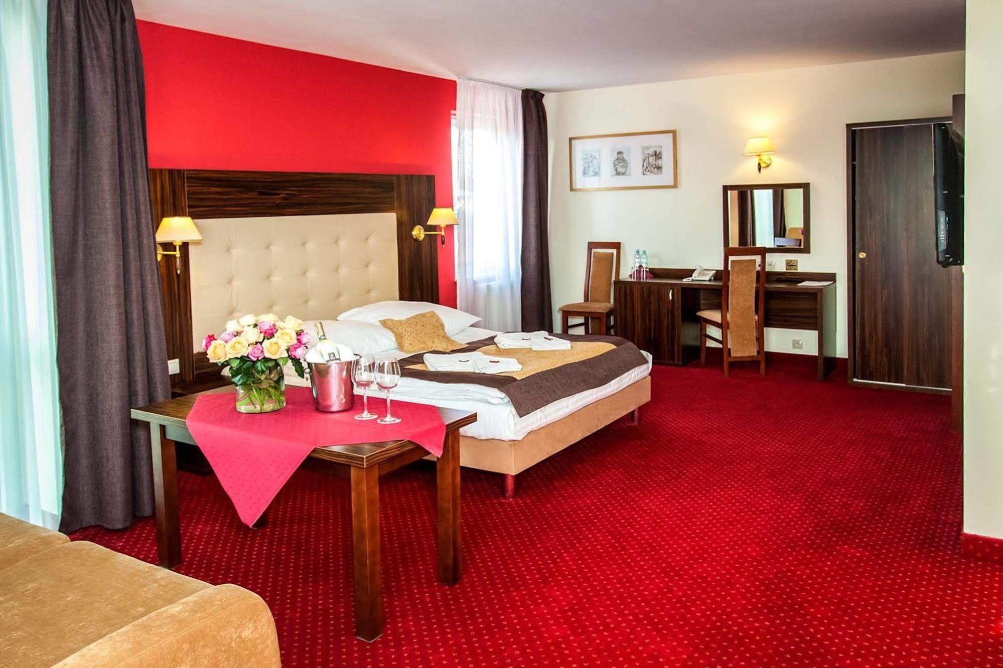 Hotel Pikul Pulawy Ngoại thất bức ảnh