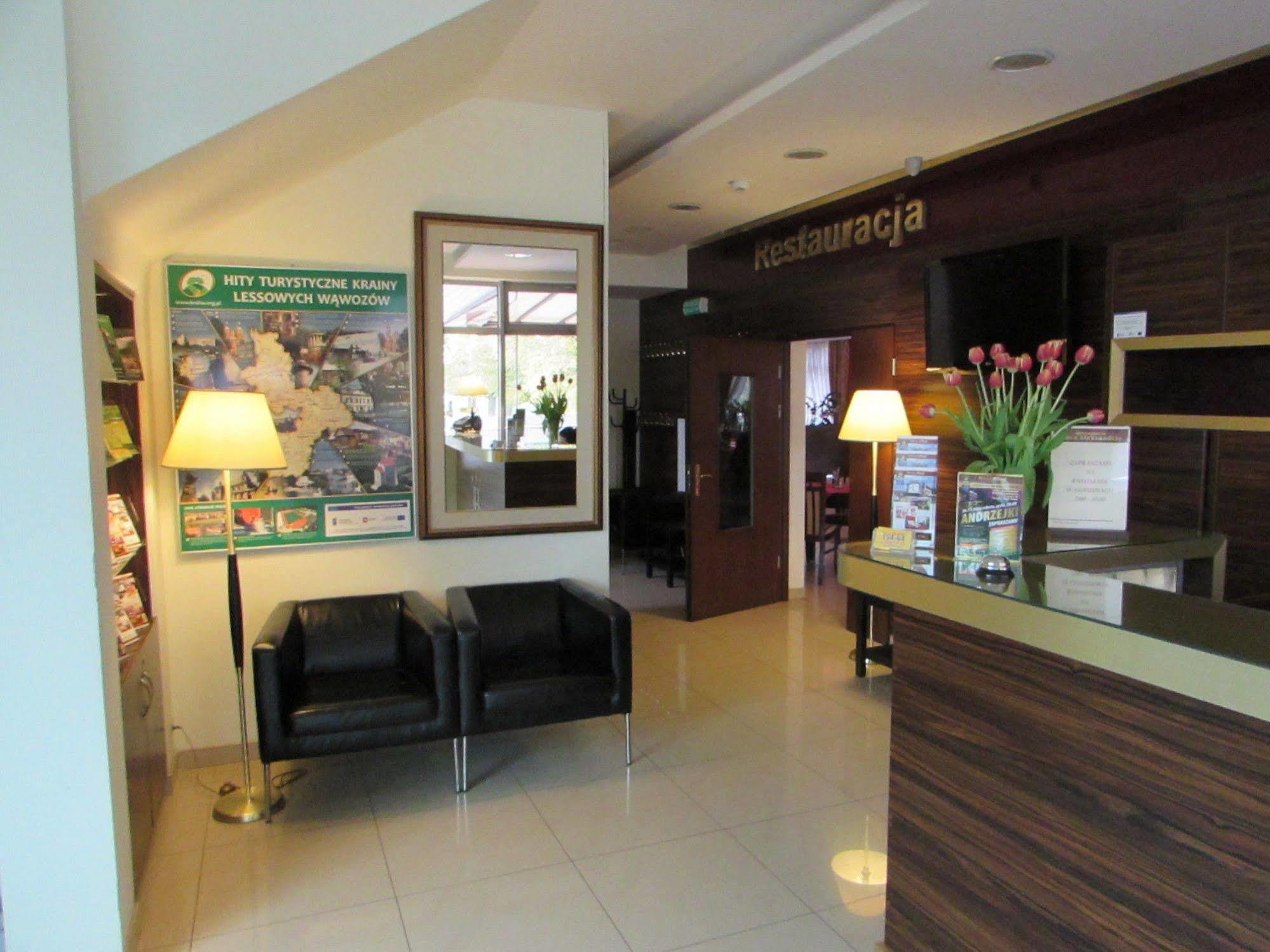 Hotel Pikul Pulawy Ngoại thất bức ảnh