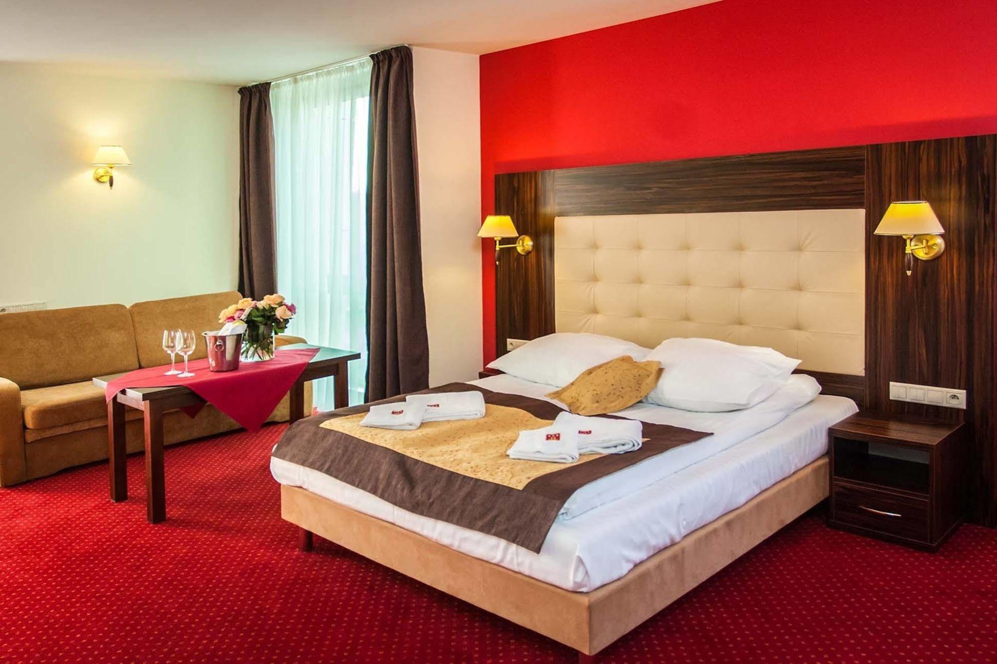 Hotel Pikul Pulawy Ngoại thất bức ảnh