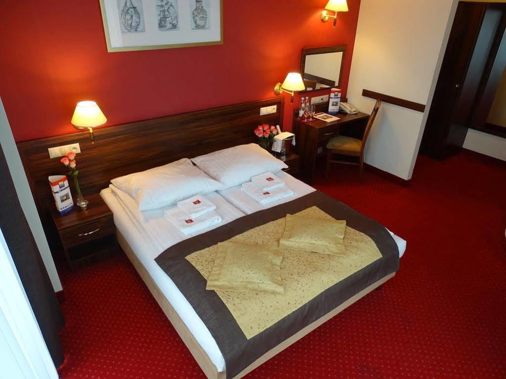 Hotel Pikul Pulawy Ngoại thất bức ảnh