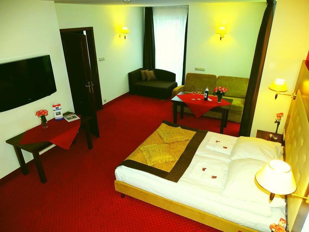 Hotel Pikul Pulawy Ngoại thất bức ảnh